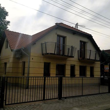 Frank Apartmanhaz Apartment บาลาตงโบกลาร์ ภายนอก รูปภาพ