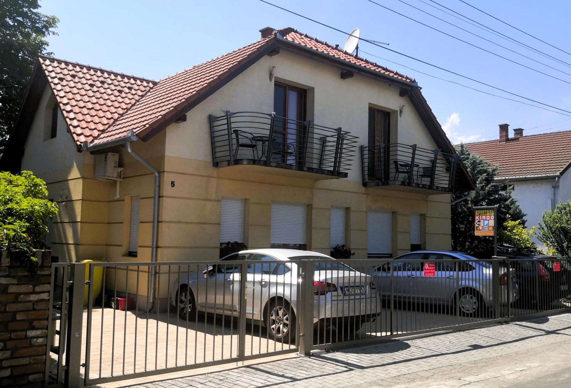 Frank Apartmanhaz Apartment บาลาตงโบกลาร์ ภายนอก รูปภาพ